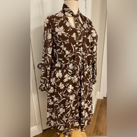 Plus Dress 🤎🤍 - Picture 2 of 7